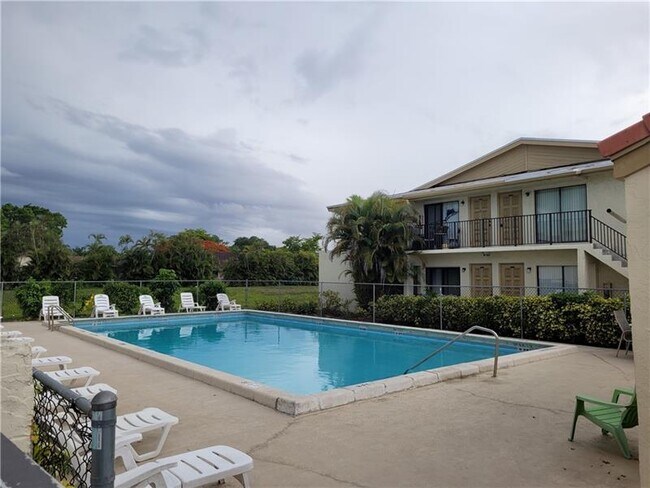 Building Photo - 11096 Royal Palm Blvd