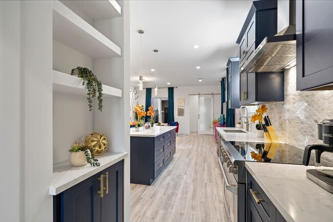 Building Photo - 207 E 38th St