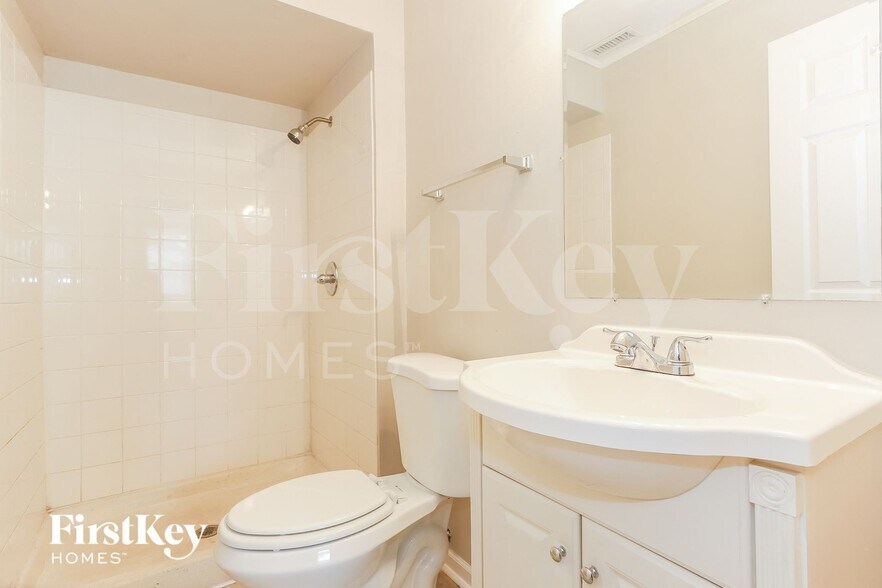 Building Photo - 1939 Ashwood Ln