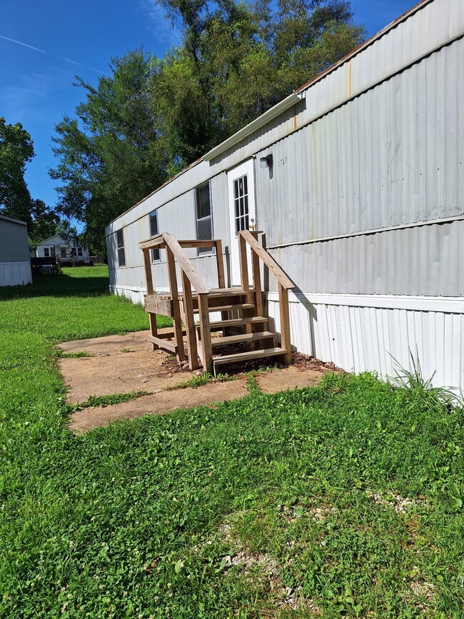 Building Photo - 8390 Countryside Dr