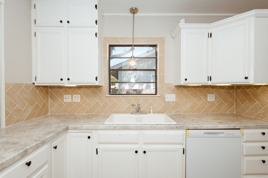 Building Photo - 3609 Cumberland Ave