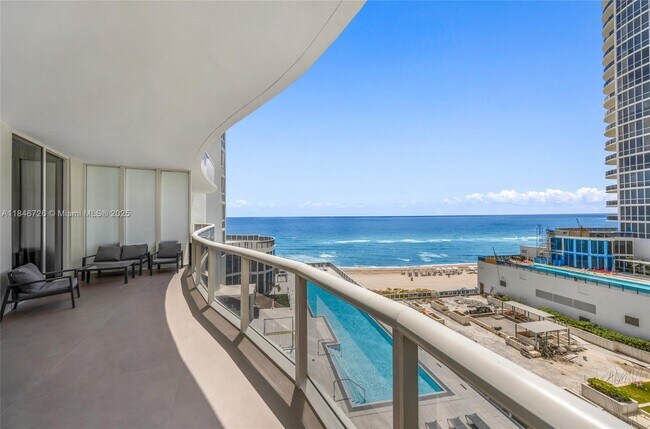 Primary Photo - 16001 Collins Ave