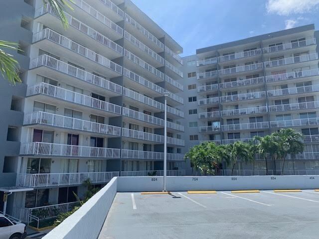 Building Photo - 1800 NW 24th Ave