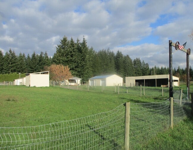 Building Photo - 4.65 Acre Farm/Horse Property for Rent!