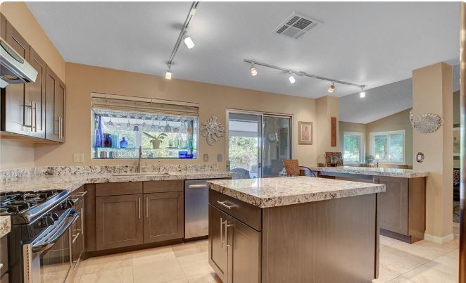 Building Photo - 300 Redondo St