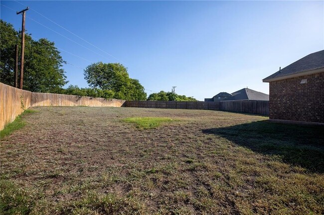 Building Photo - 1022 Granbury Cv