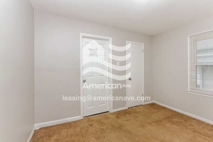 Building Photo - 1829 N Harding St