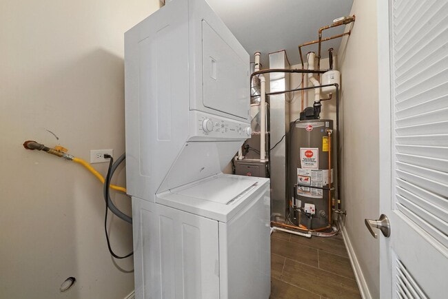 Building Photo - 1946 S Racine Ave