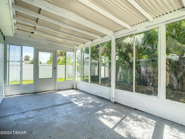 Building Photo - 152 Ponce De Leon Dr