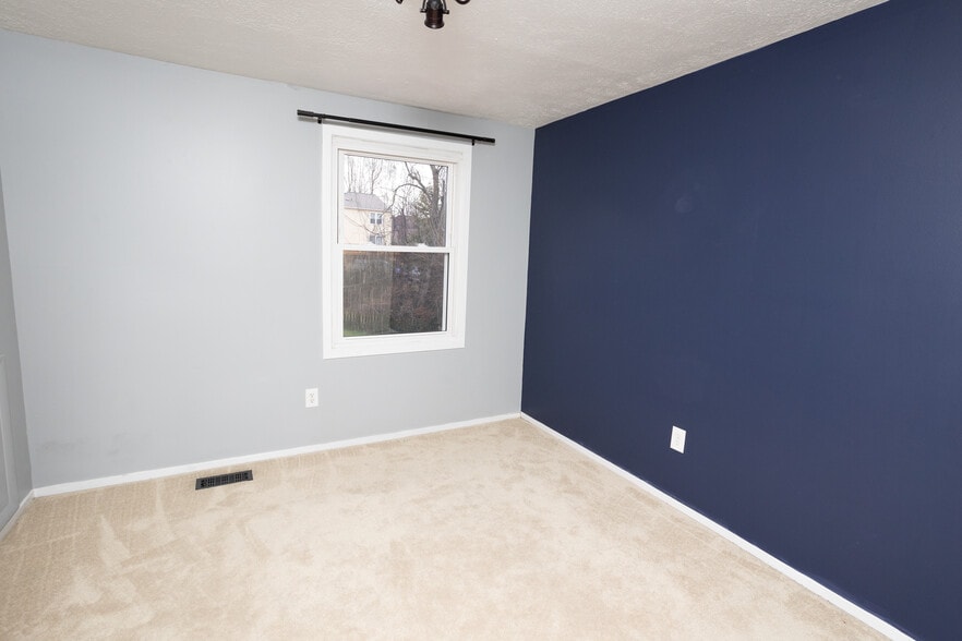 Bedroom 3 - 16003 Fairway Dr