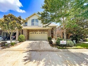 Building Photo - 10940 Chazenwood Dr