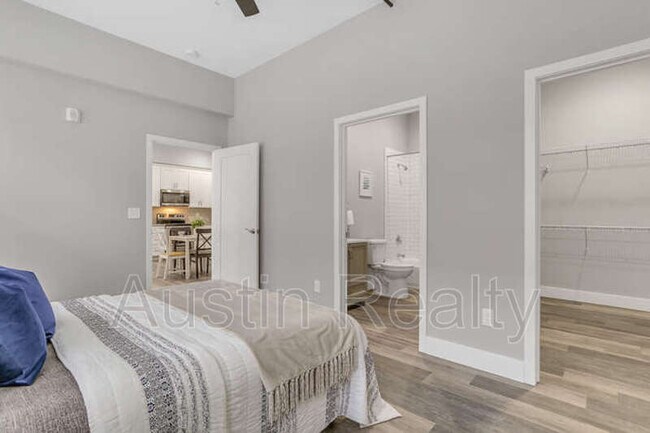 Building Photo - 5347 Nottingham Ave