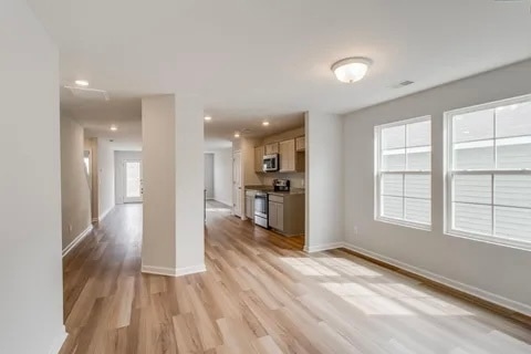 Building Photo - 1039 Begonia Dr