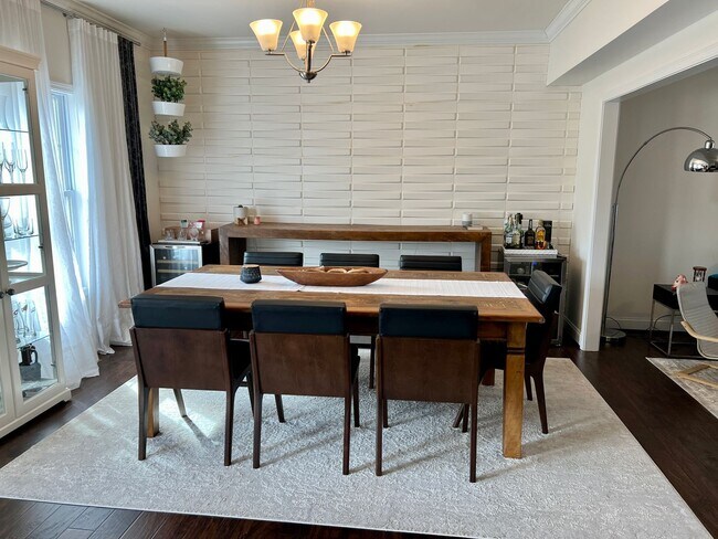Building Photo - 4 Bedroom Home with Garage & Convenient ac...