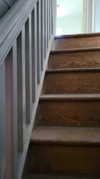 Building Photo - 643 N Peach St