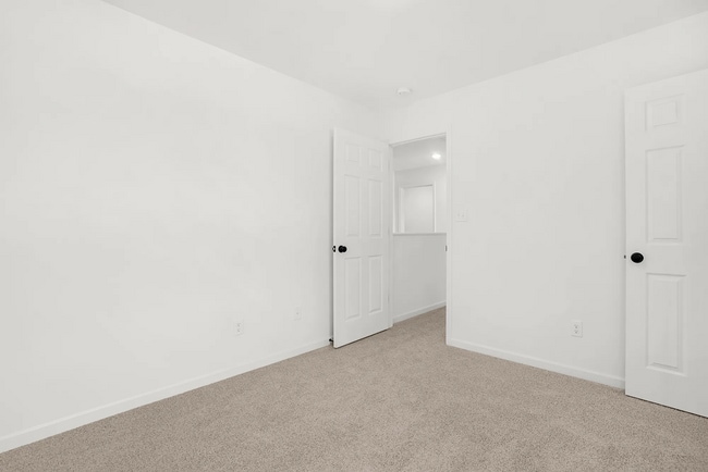 Building Photo - 43 Fairmount Grv Dr