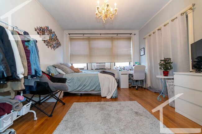 Building Photo - 215 Saint Paul St