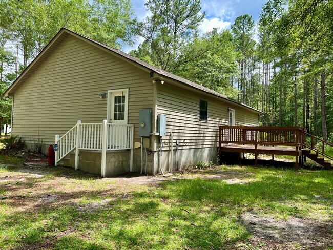 Building Photo - 3 bedroom 2.5 bath home