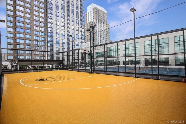 Building Photo - 10 City Pl