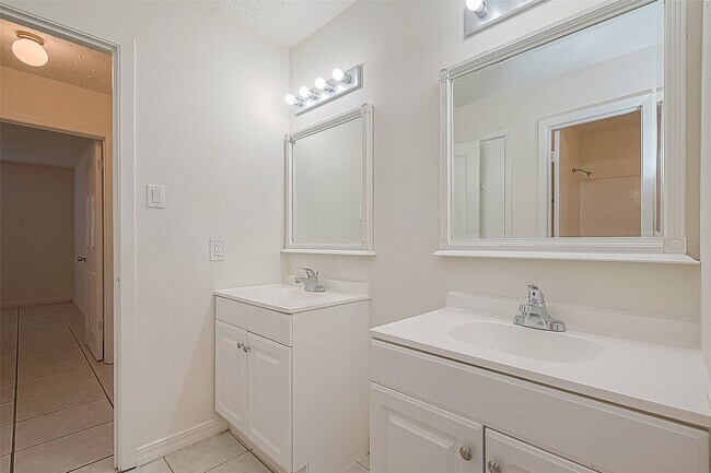 Building Photo - 3806 Embarcadero Dr