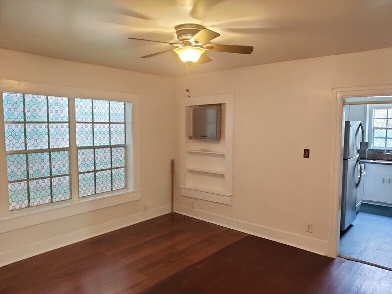 Building Photo - 2427 Hazard St