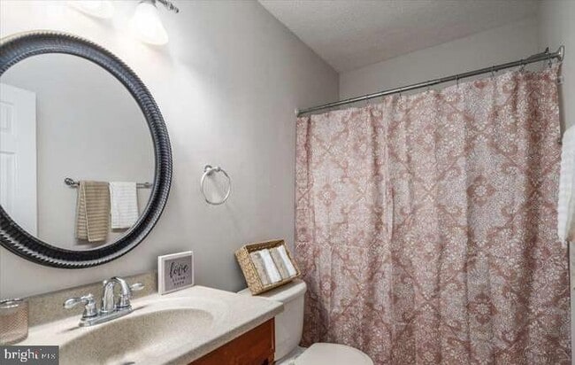 Building Photo - 206 Cedar Ridge Dr