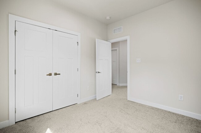 Building Photo - Beautiful 5 Bedroom Home with Attached In-...