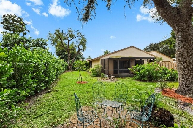 Building Photo - 901 NW 26th Ave