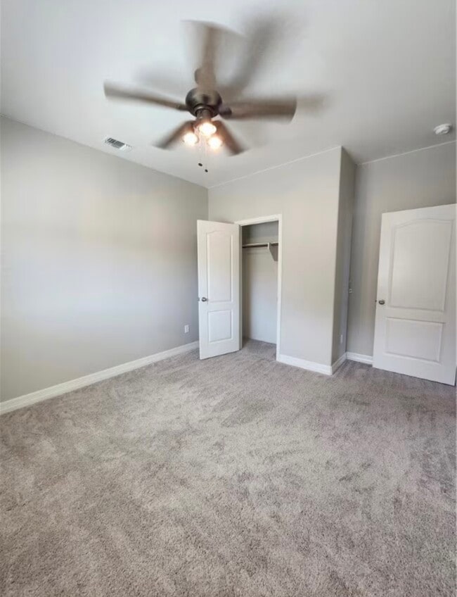 Building Photo - 3141 Piranha Dr