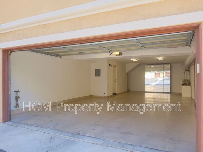 Building Photo - 2736 Cabrillo Ave