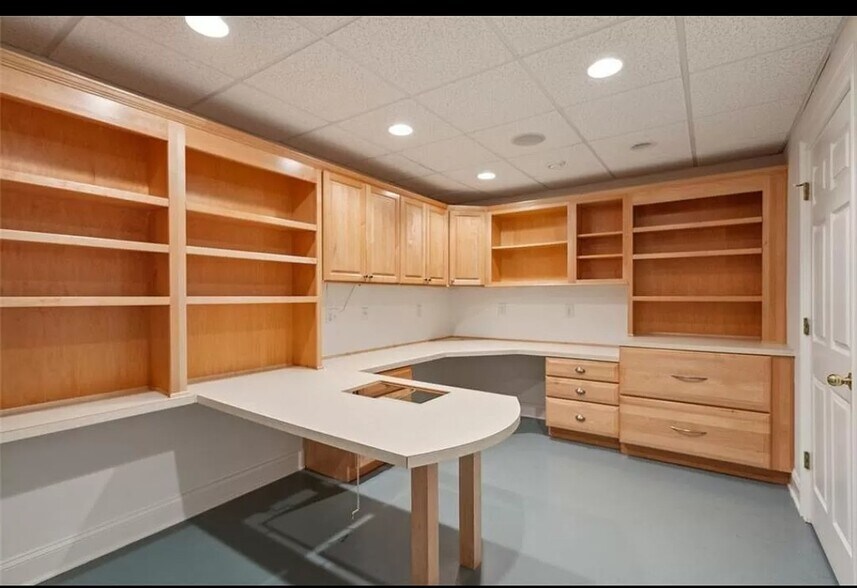 downstairs office - 1809 Wynthrop Manor Dr SW