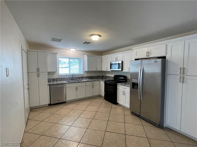 Building Photo - 6405 W Roy Rogers Dr