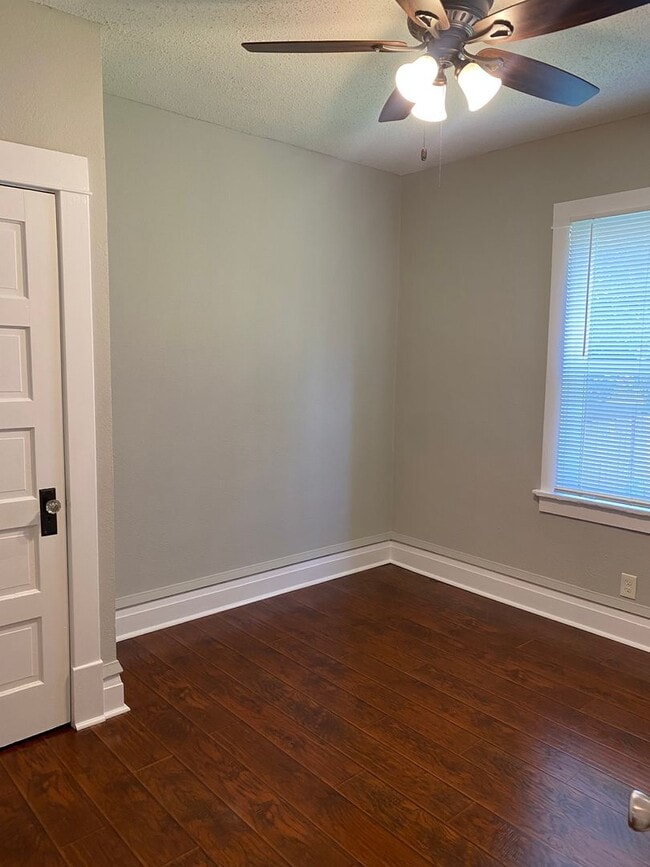 Building Photo - Beautiful Renovated Home with Garage!