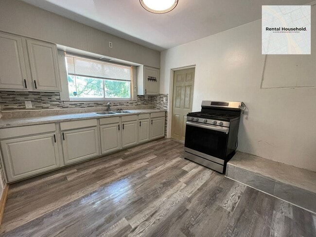 Building Photo - Stunning & Spacious 3-Bedroom Home in Warren!