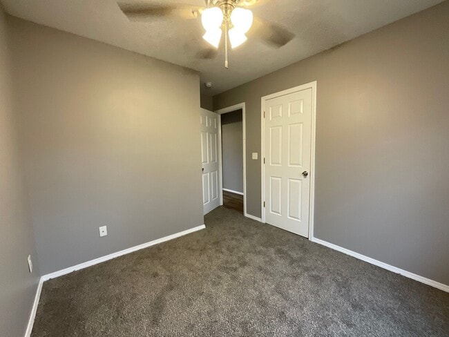 Building Photo - Nice Recently Updated 3 Bed 2 Bath in Webb City! 6 MONTH LEASE!!