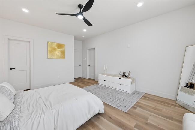 Building Photo - 975 Highland Lgt Ln