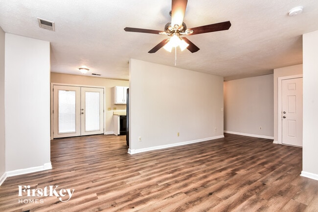 Building Photo - 560 Crestridge Ct