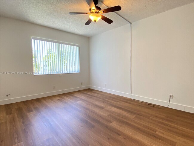 Building Photo - 1638 Embassy Dr
