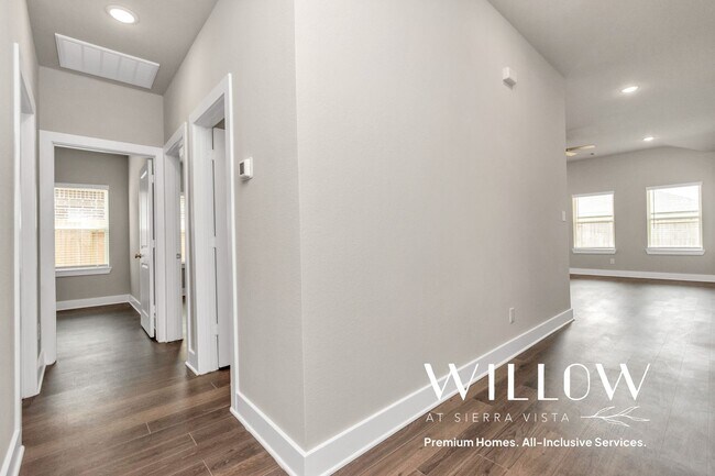 Building Photo - 1218 Scarlet Crk Dr