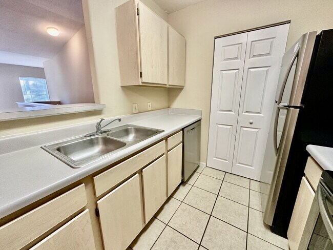 Building Photo - Spacious, One-Bedroom Condo In Plantation ...
