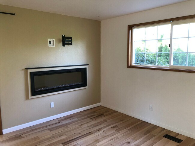 Building Photo - Live in Comfort and Style in the Heart of Corvallis!