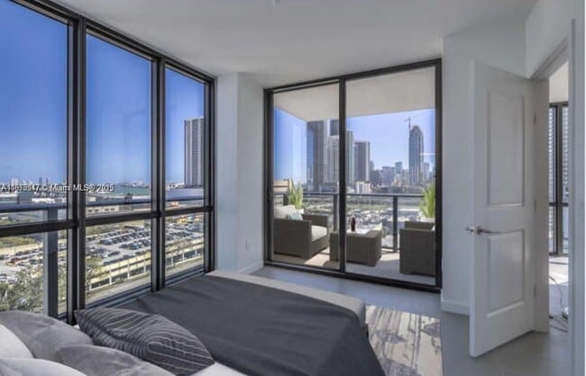 Building Photo - 1600 NE 1st Ave