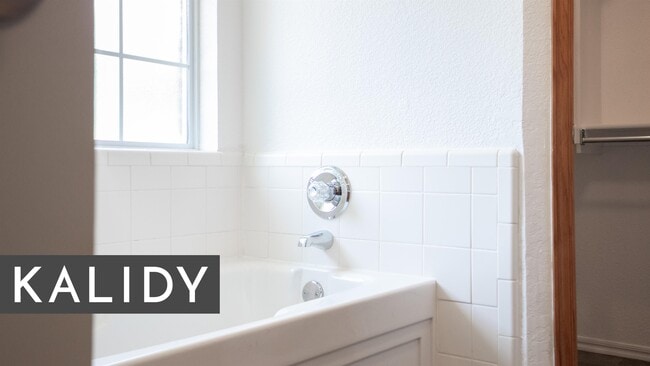 Building Photo - 5004 SE 52nd St