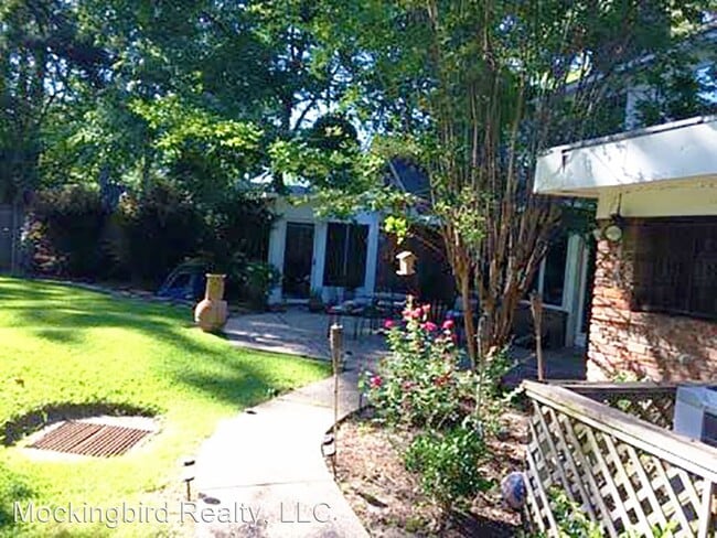 Building Photo - 5 br, 3.5 bath House - 8316 Suffolk Drive