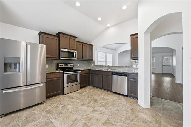 Building Photo - 10844 Live Oak Creek Dr