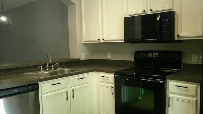 Building Photo - 5718 Fishhawk Ridge Dr