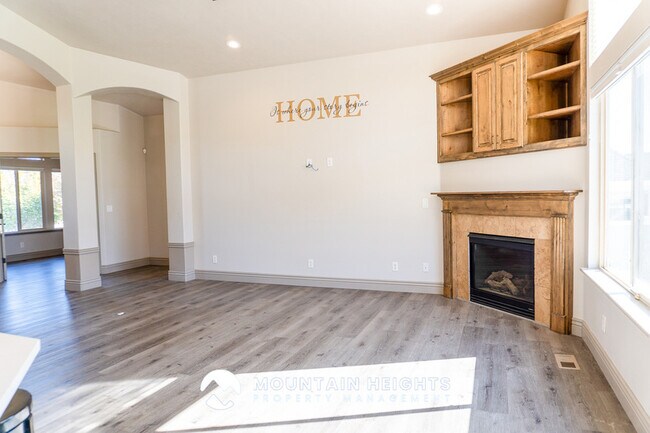 Building Photo - 4071 S Sandpiper Ln