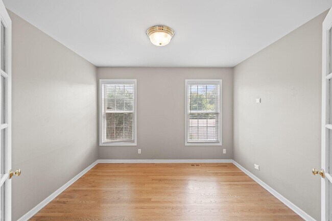 Building Photo - 406 Lakewood Dr