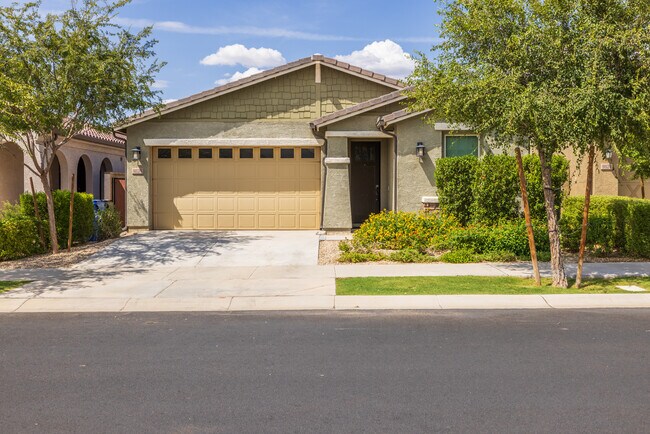 Building Photo - 9820 E Tupelo Ave