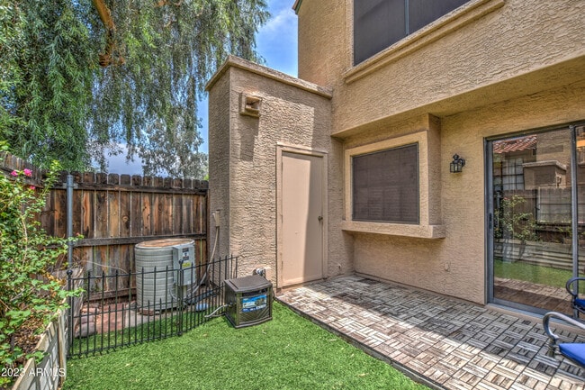 Building Photo - 4901 E Kelton Ln